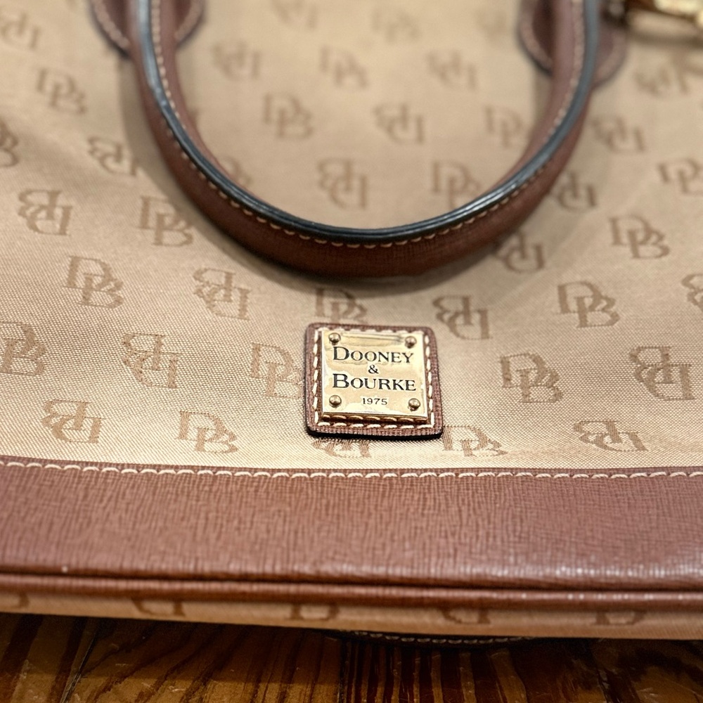 Dooney & Bourke VINTAGE Domed Satchel Beige and Brown Signature Logo Pattern - Picture 2 of 11